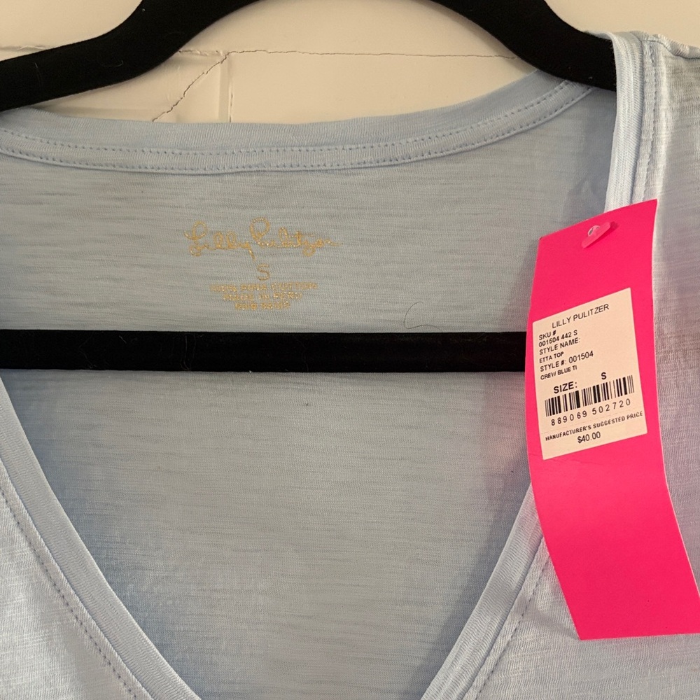 Lilly Pulitzer Light Blue V-Neck Short Sleeve Tee - Picture 2 of 2